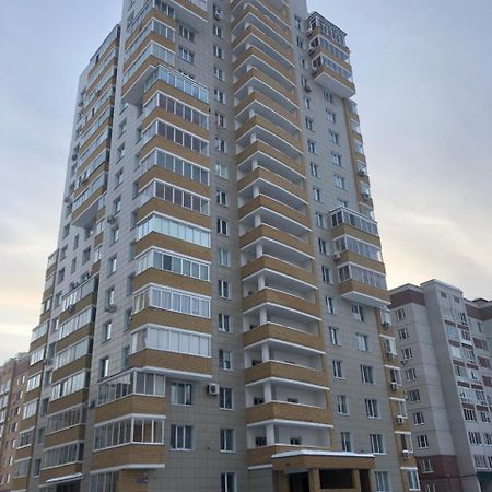 Apartamenty Na Sibgata Hakima U Riviery Kazán Kültér fotó